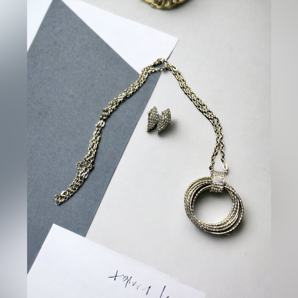FREE with purchase Necklace & earrings rhinestone or 14$